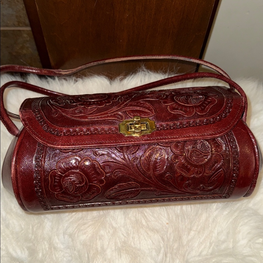 Vintage Burgundy Tooled Leather Shoulder Bag with Brass Clasp - Picture 9 of 13